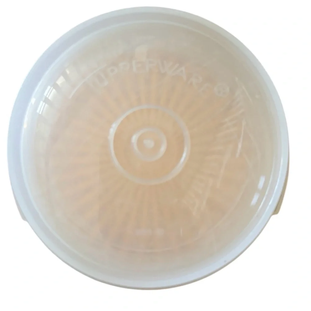 Vintage 4 piece Tupperware set-2 lids, 2 containers